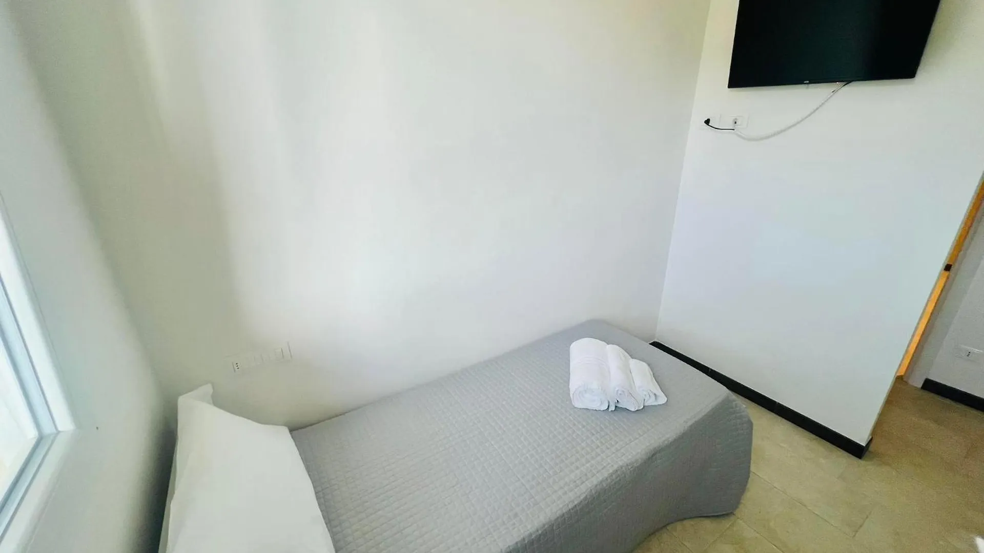 Dubaibeachotel Llido Degli Estensi 0*,  Włochy