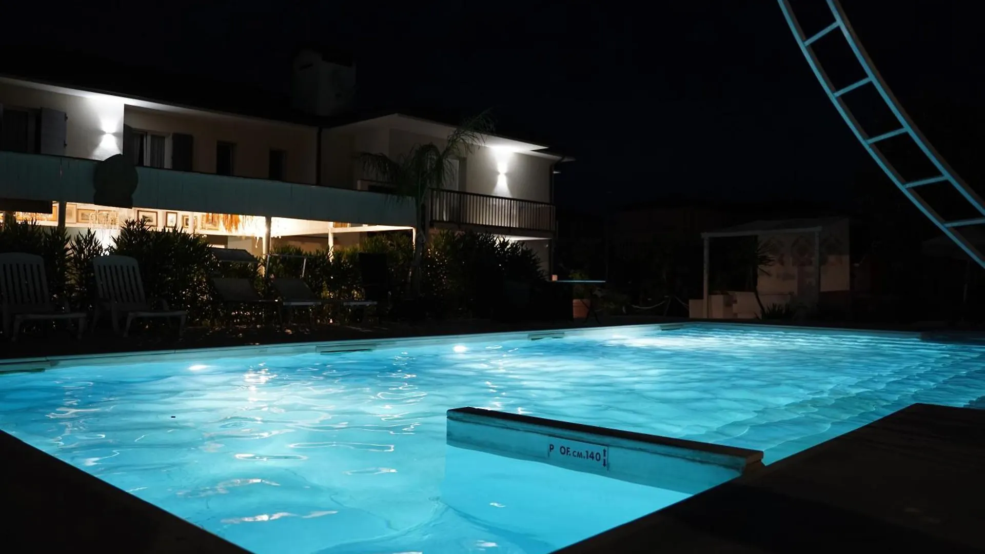 Dubaibeachotel Llido Degli Estensi