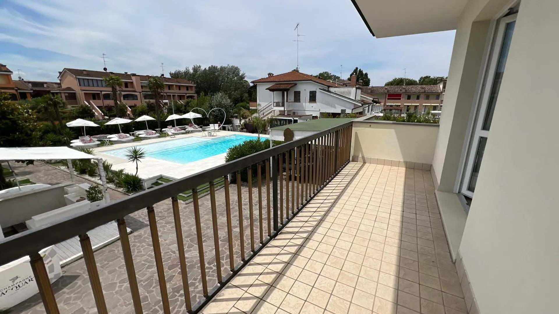 Dubaibeachotel Llido Degli Estensi Hotel